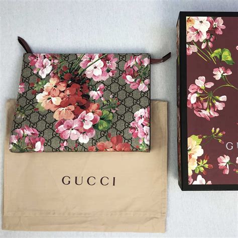 gucci bloom clutch bag